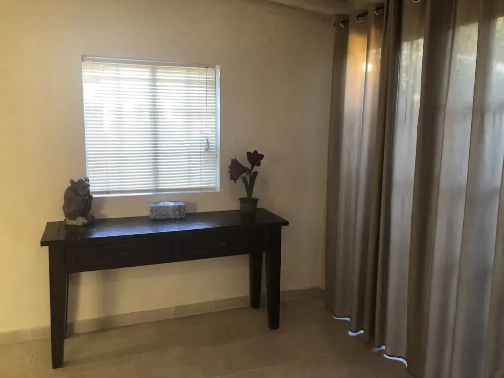 Comfy 3 Bedroom Home - photo 11