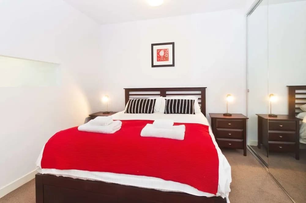 Port Melbourne Executive Living - photo 3
