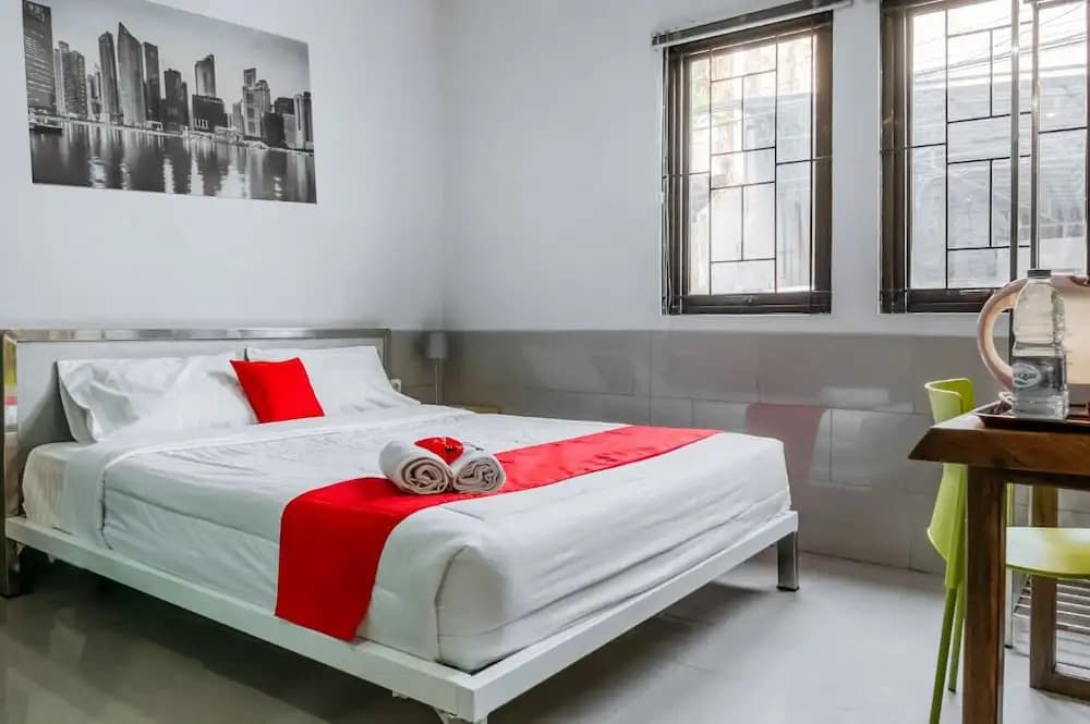RedDoorz Plus near Mall Taman Anggrek 2 - photo 2