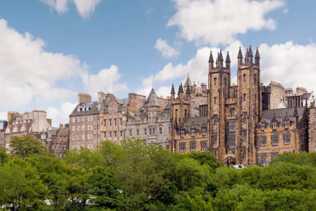Sumptuous 2BR Apt Next To Edinburgh Castle! - photo 19
