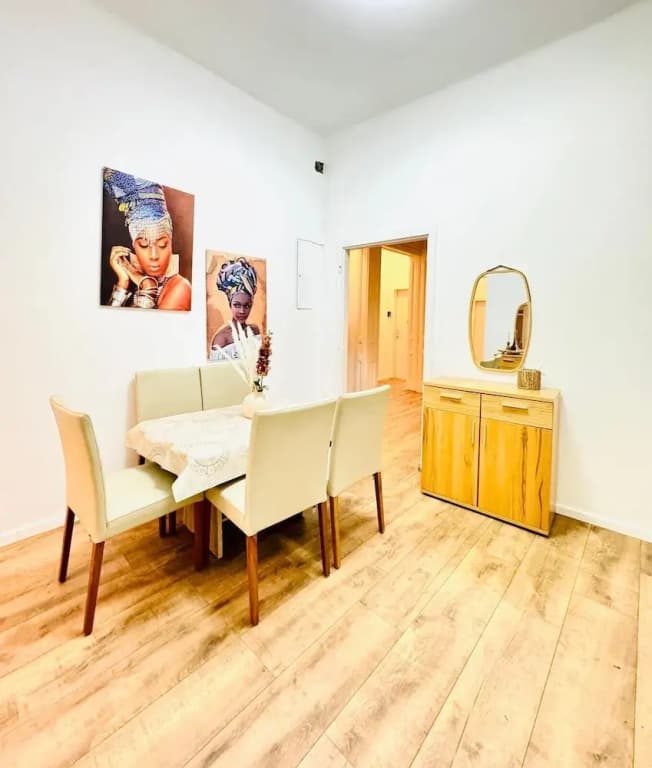 Stylish 9BR Apartment for 18 Guests - photo 43