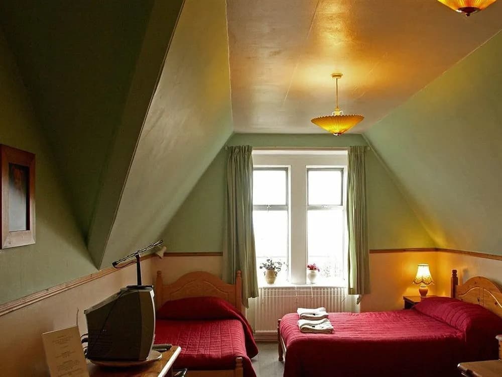 The Robert Burns Hotel - photo 9