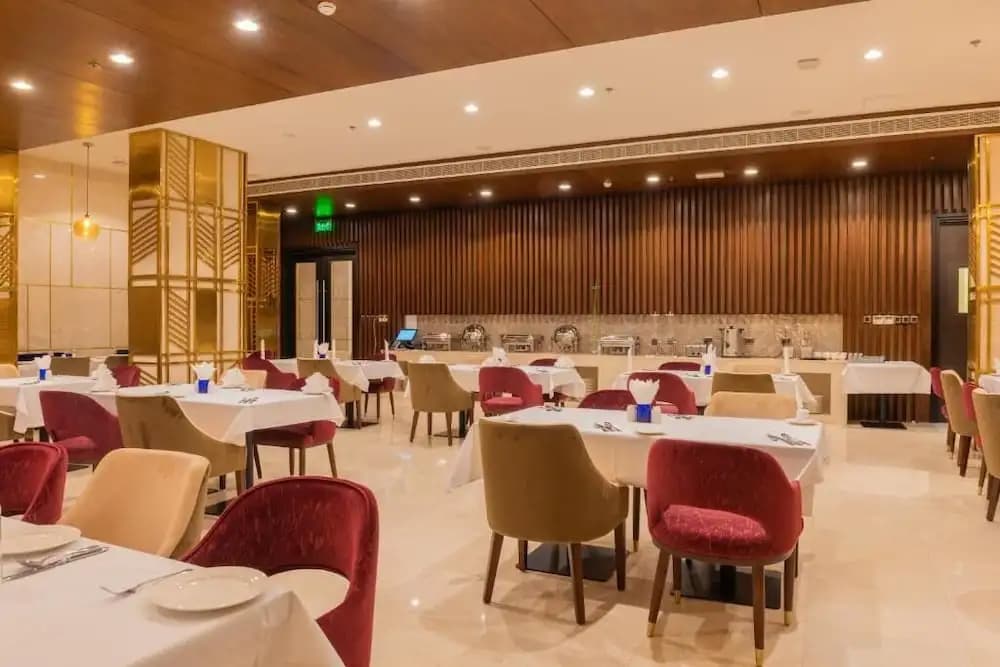 Royal Crown Hotel - photo 17