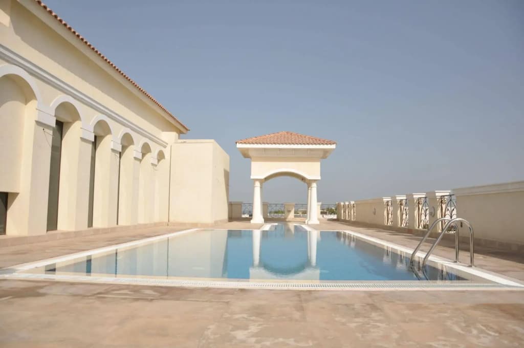 Beach Hotel Apartment - photo 9