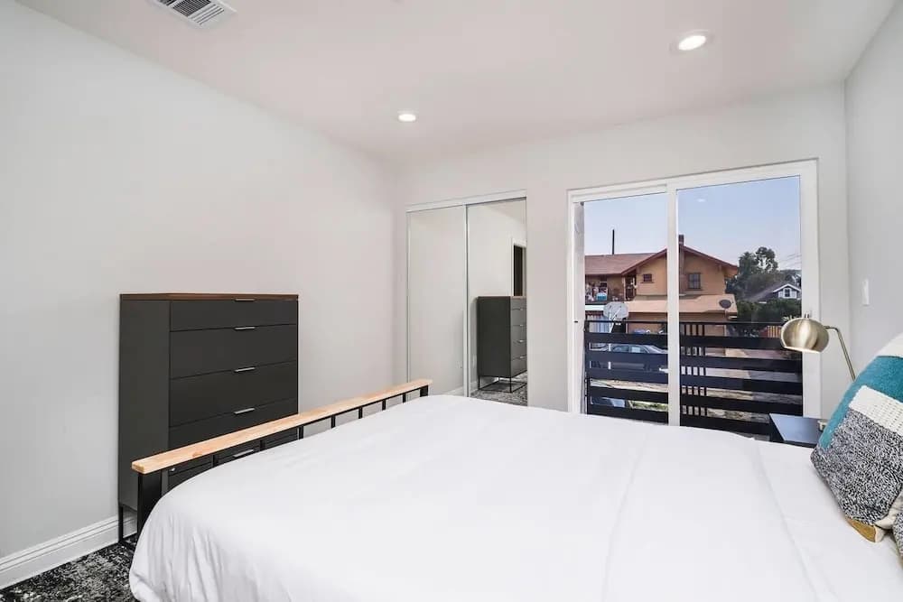 Brand NEW Modern Luxury 3bdr Townhome In Silver Lake - photo 4