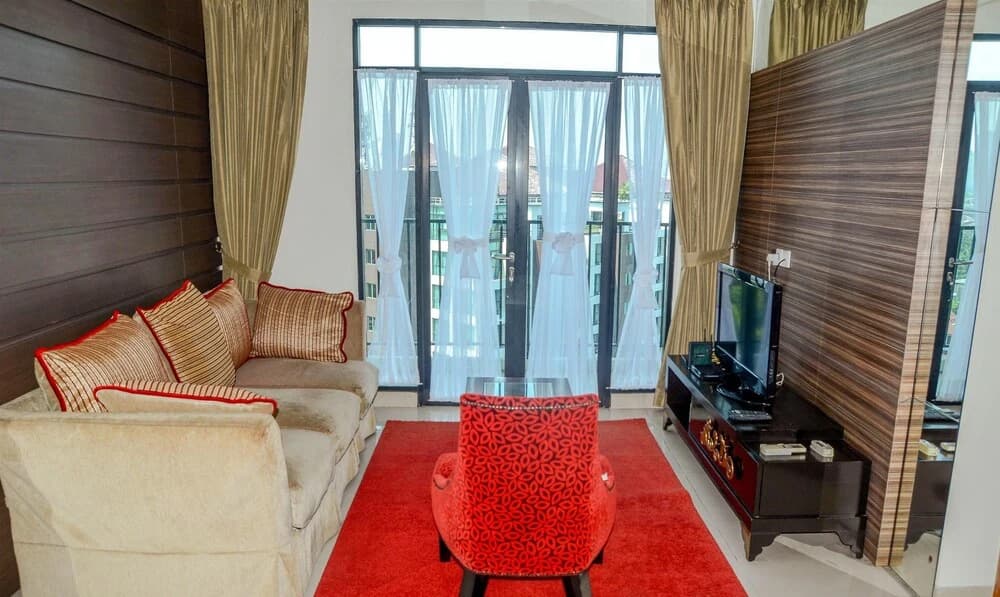 Spacious Hampton's Park Apartment with Working Space - photo 4