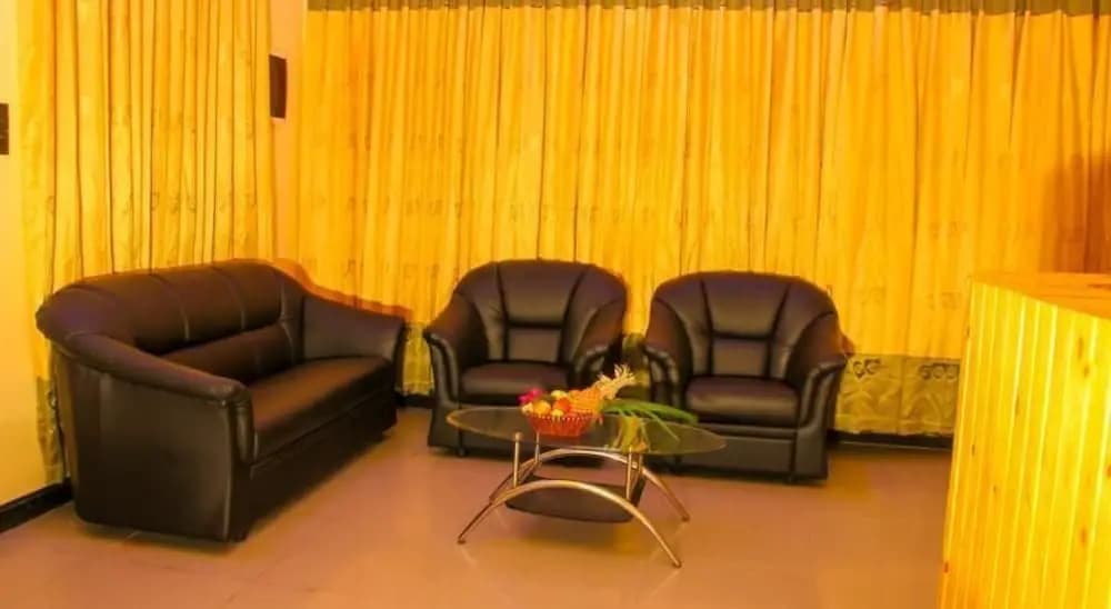 Magoodhoo Inn - photo 3
