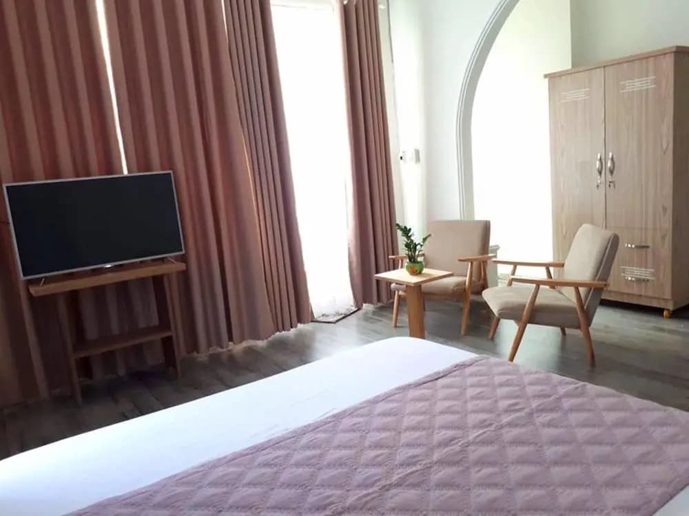 Leo's House - photo 2