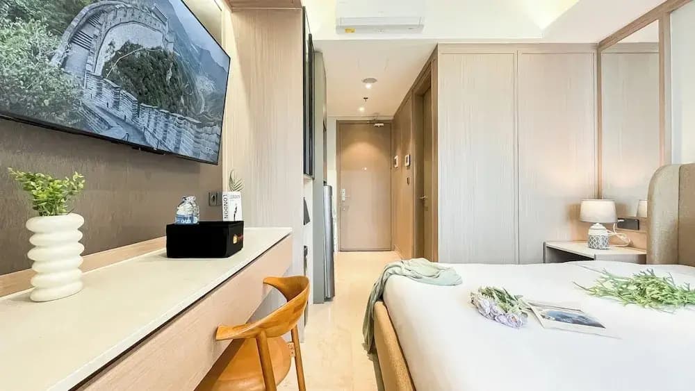 Modern Minimalist Studio Room At Gold Coast Apartment - photo 10