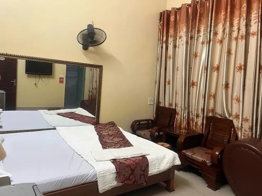 Hoang Gia Hotel 150 Nghi Tam HN-BayLux - photo 4