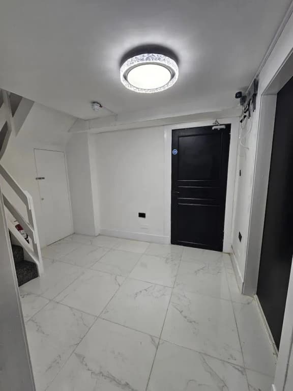 Edinburgh City Hotel - photo 9
