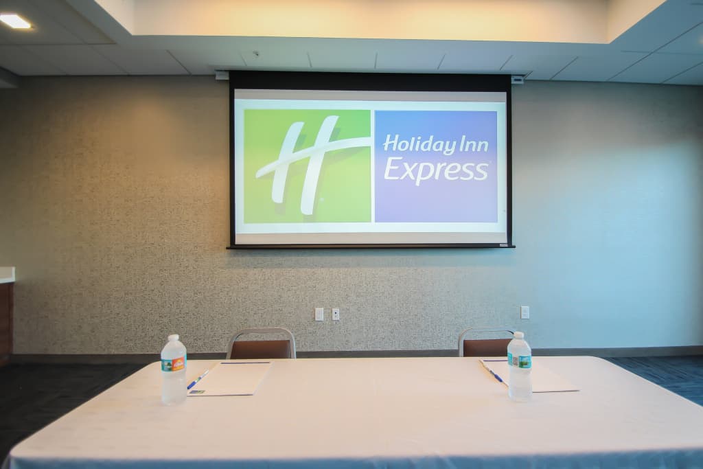 Holiday Inn Express & Suites Miami Airport East by IHG - photo 21