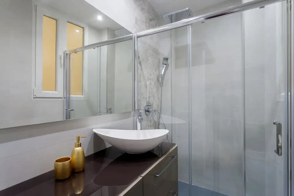 Apartment off Gran Via - photo 7
