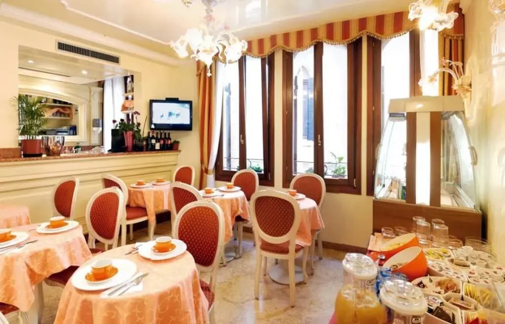 Hotel San Luca - photo 31