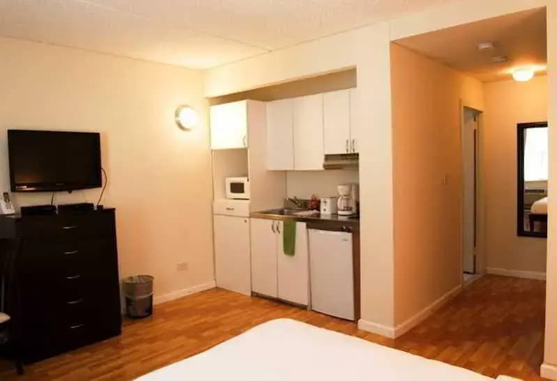 Metro Apartments - photo 14