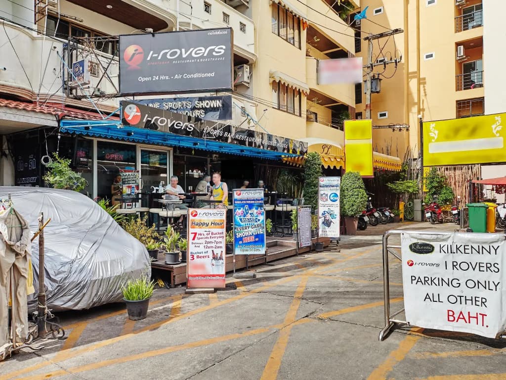 I-Rovers Sports Bar & Guesthouse - photo 15