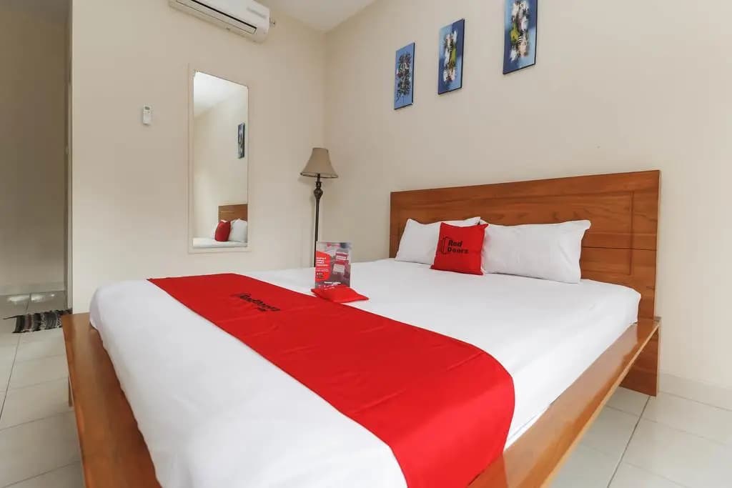 RedDoorz Plus near Cibubur Junction - photo 5