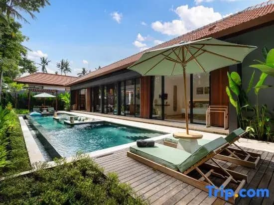 Villa Surya by BaliSuperHost - photo 2