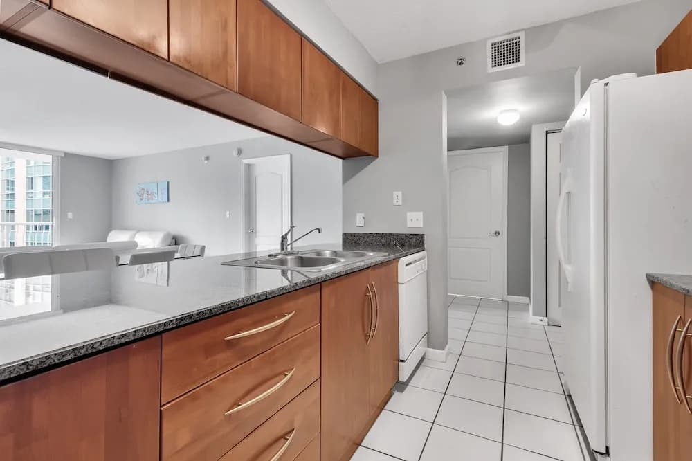 The Club at Brickell Bay Luxury Suites - photo 29