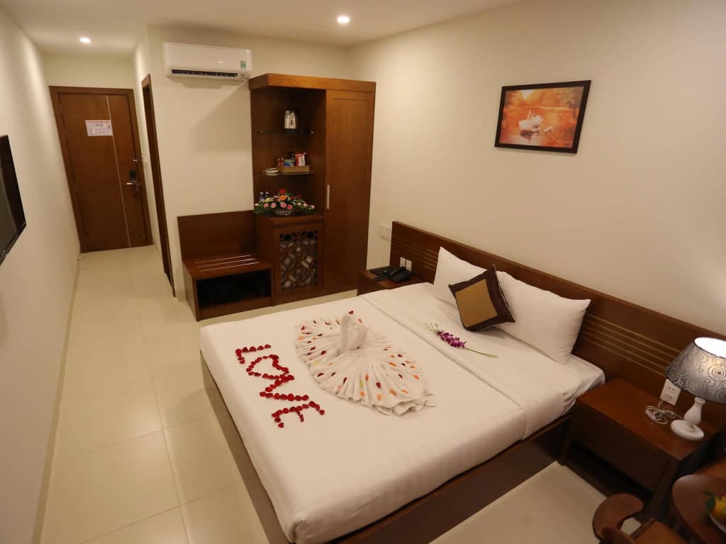 Golden Light Hotel - photo 3