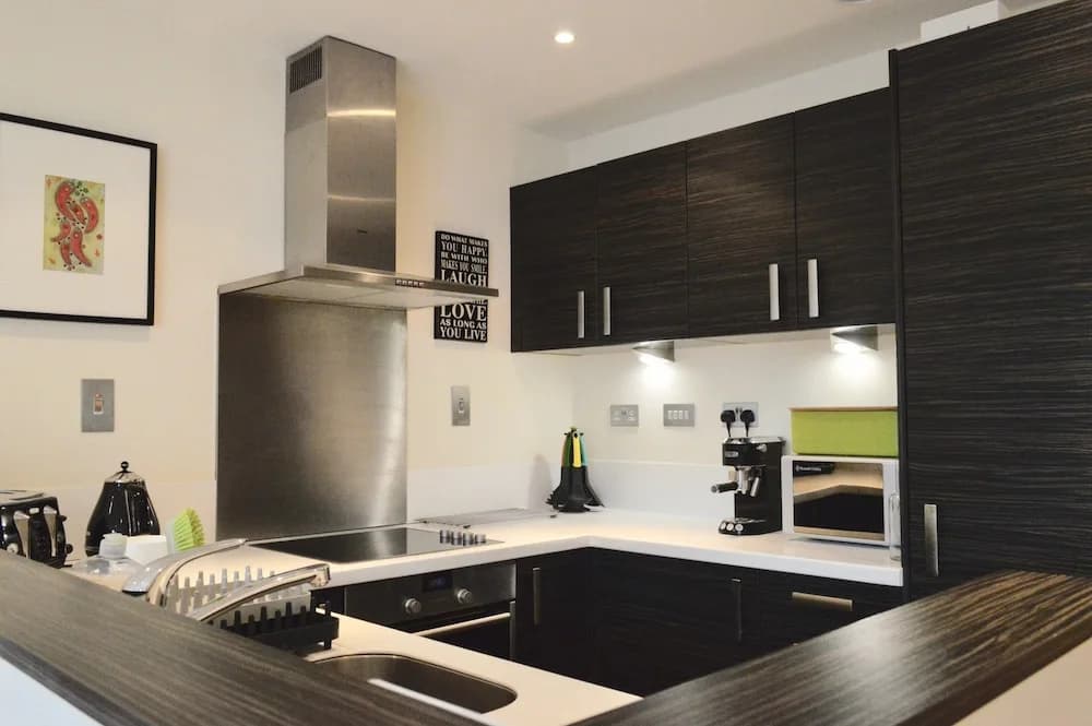 Bright Centrally Located Apartment - photo 13