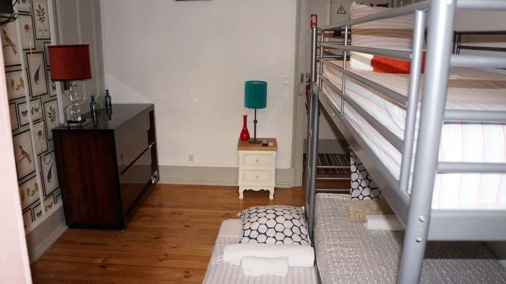 White and Grey Lisbon - Hostel - photo 23