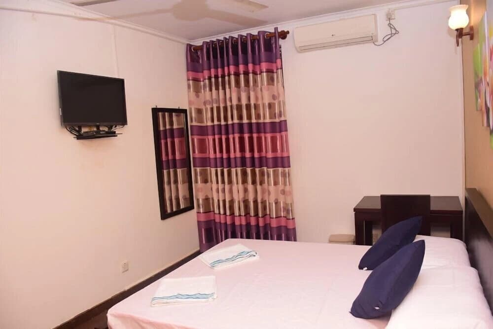 Hotel Lavendra Colombo - main photo