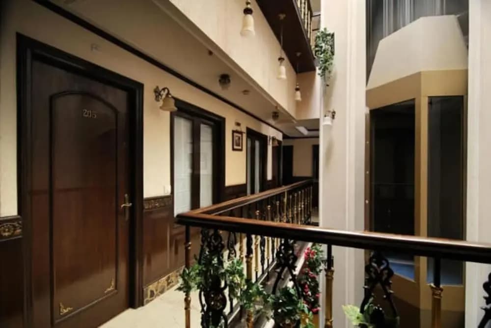 Greenleaf Apartment And Suites, Chittaranjan Park - photo 14