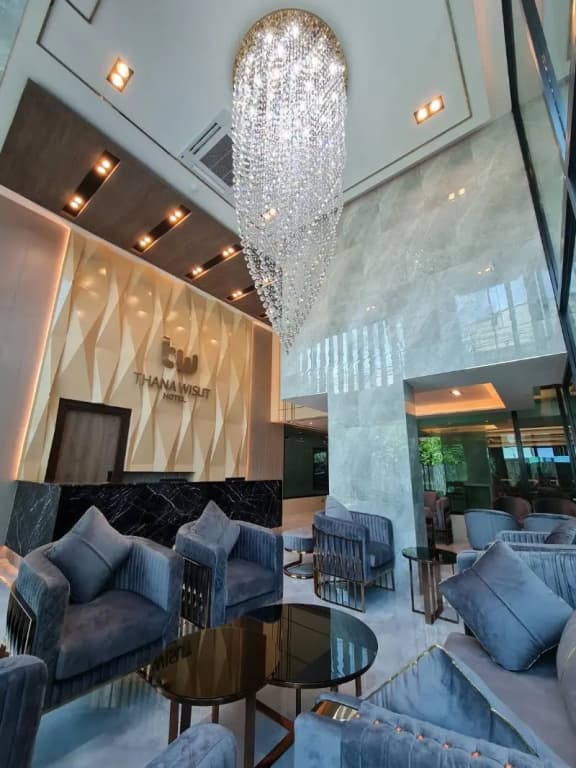 Thana Wisut Hotel - photo 11