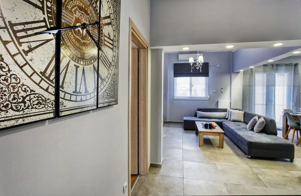 Spacious 3-Bedroom Apartment Near the Train - photo 10