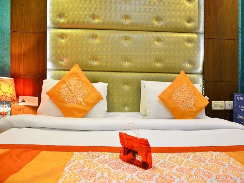 Oyo Capital O 11357 Hotel benz international - photo 6