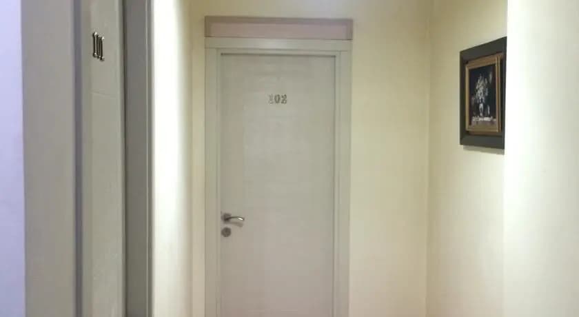 Corner House - photo 2