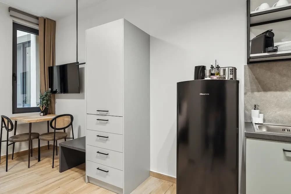 Limehome Athens Solonos City Center - photo 14