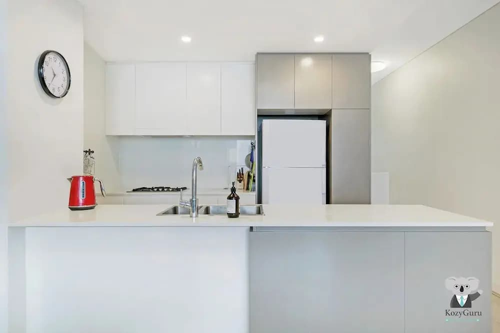 Kozyguru | Mascot | 2Bed 2Bath-Free Double-Parking - photo 1