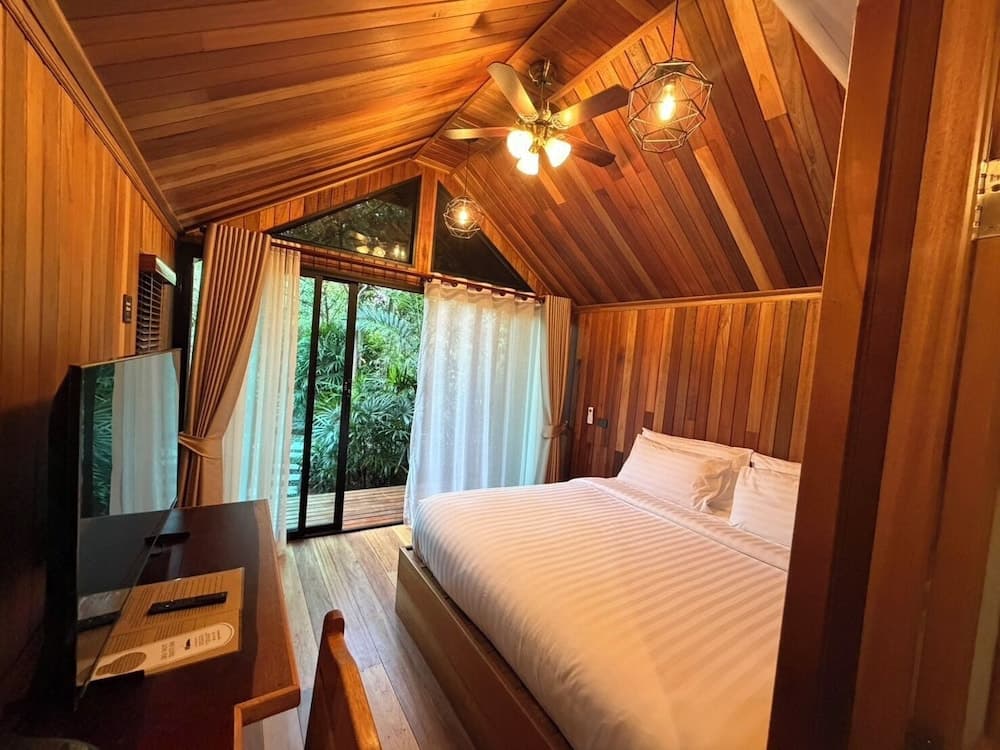 Lush Inn Phuket - photo 2