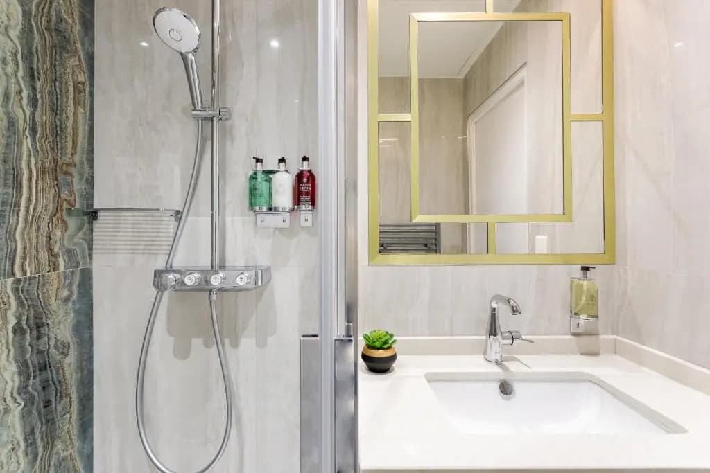 Luxury 2 Bedroom 2 Bathroom With AC -Eiffel Tower - photo 7