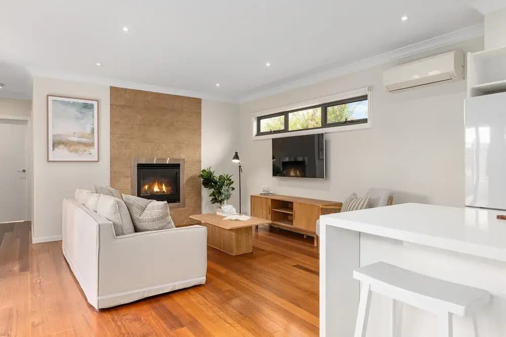 Luxurious 3-bed Home With Outdoor Spa - photo 4