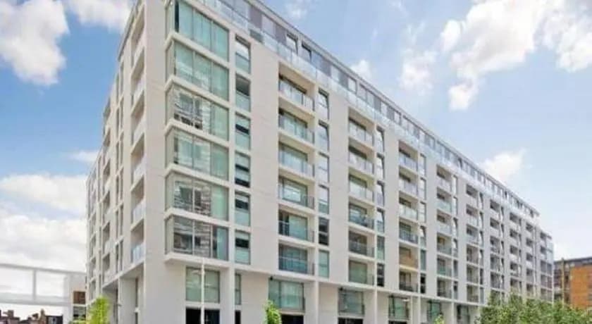 Lanterns Court E14 - main photo