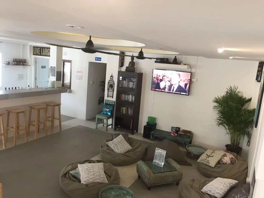 Castaway Guesthouse Hostel and Bar - photo 2