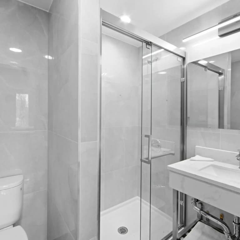 Hotel 365 Bronx - photo 20