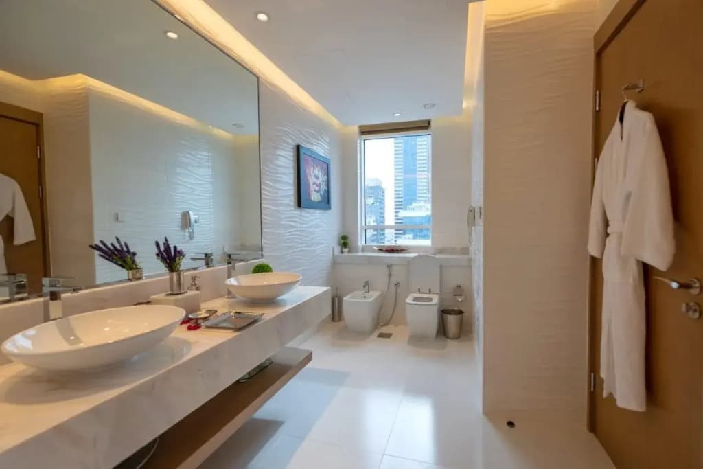 Canal Central Hotel - photo 10