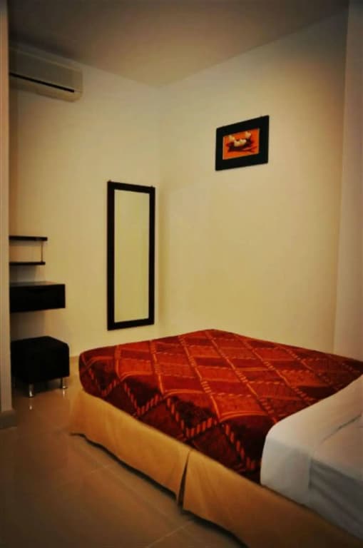 Old Budget Hotel - photo 8