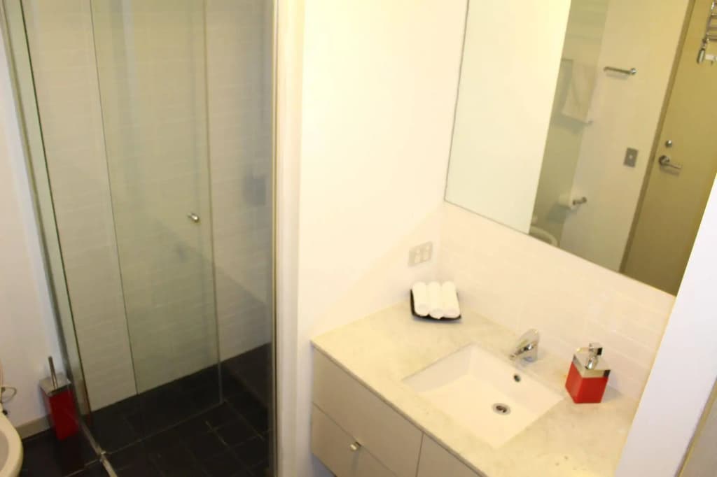 Dockland View Apartment - photo 7