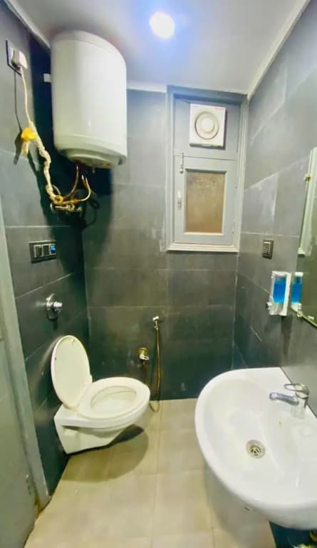 Super Townhouse Rohini Sector 24 - photo 9