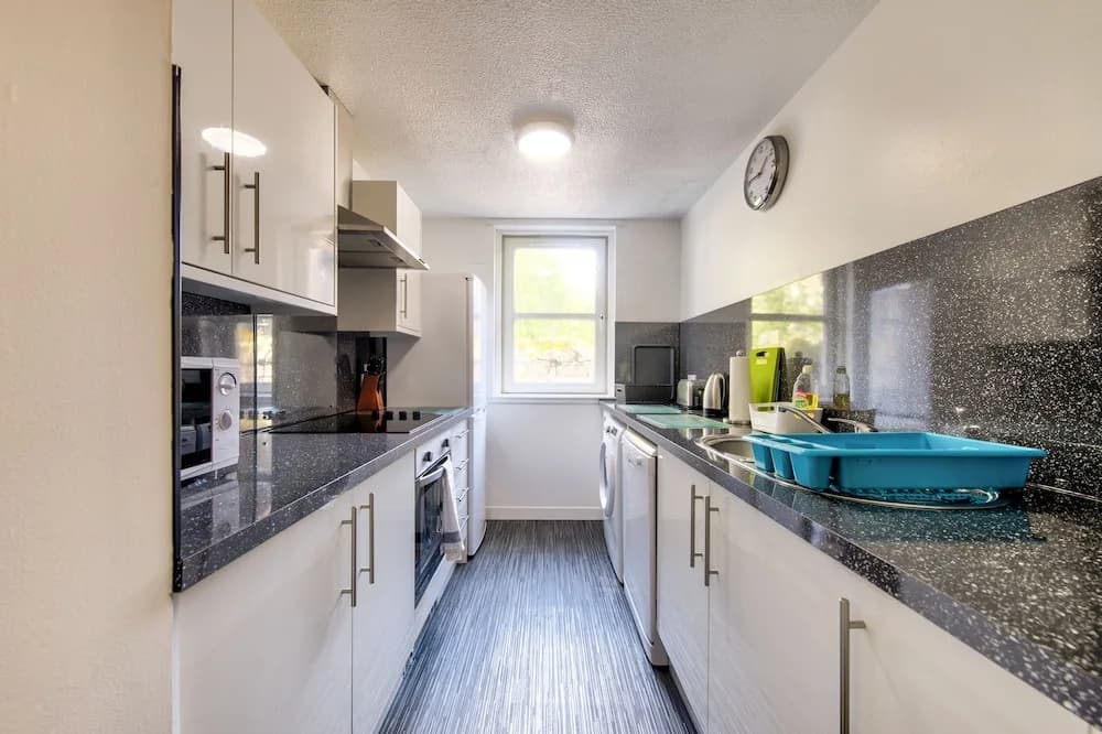 Charming Grassmarket Apartment with Castle View - photo 8