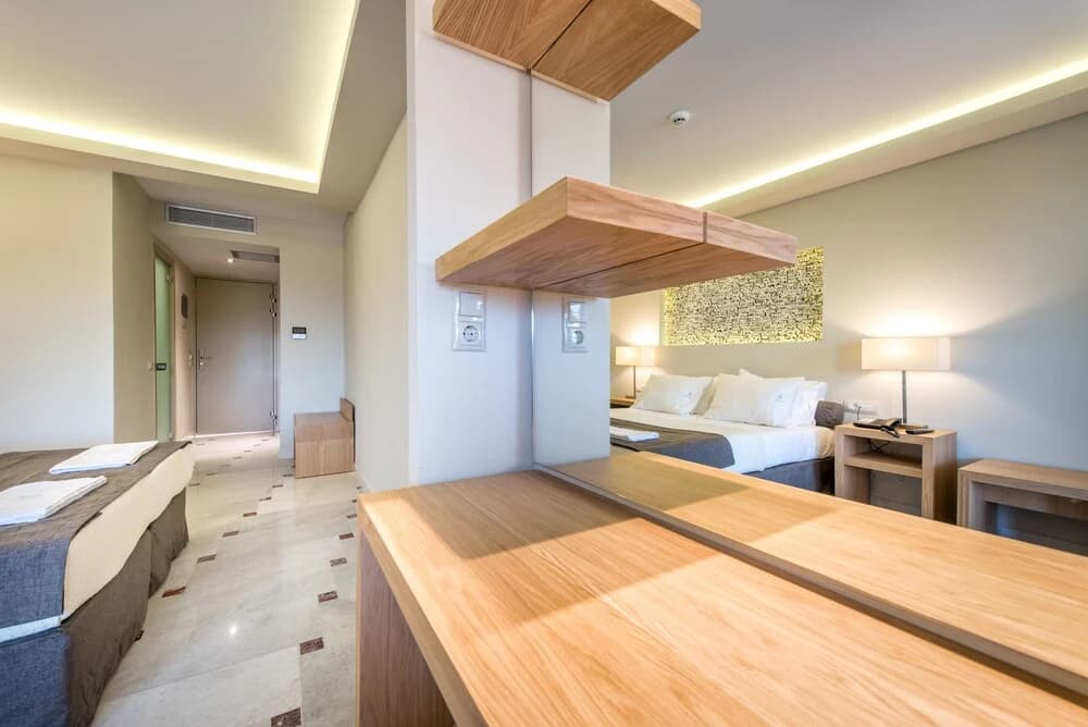 V Hotel and Apartment - photo 1