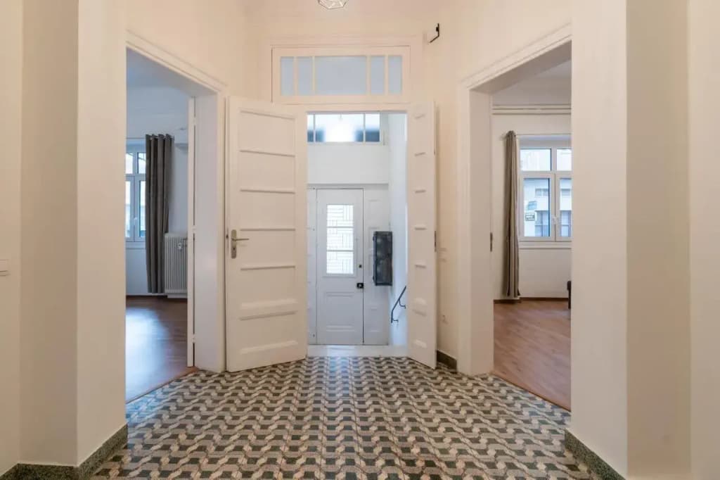 Charming 3bd apt. close to metro - photo 5