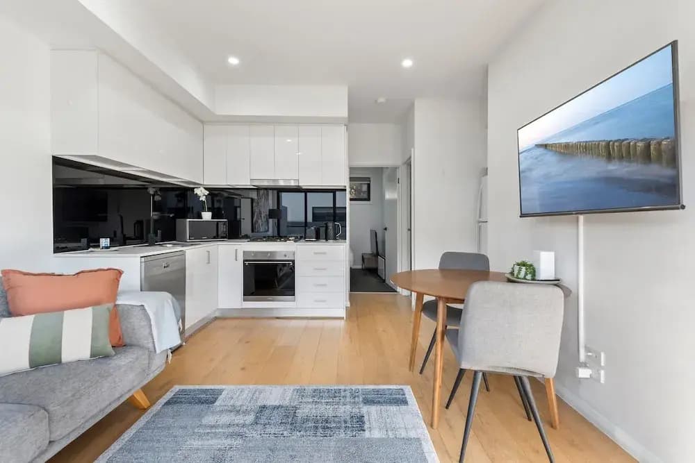 Comfortable 2BR Retreat With Balcony & Parking - photo 10