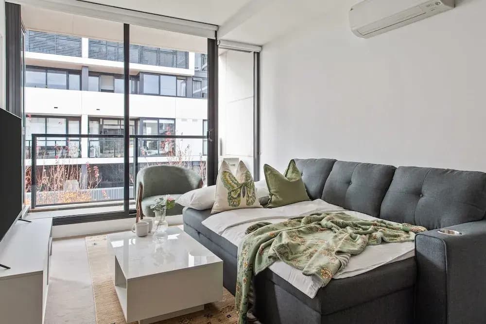 A Cozy 2BR Apt Next to The Yarra River - photo 4