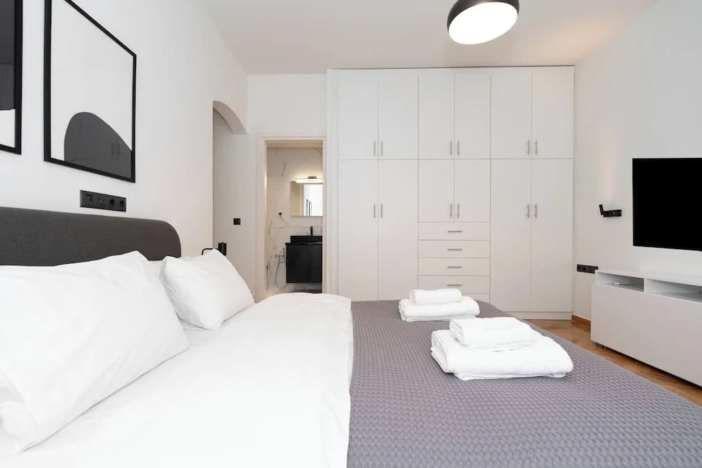 Kolonaki Elegant Apartment with Balcony - photo 6